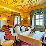 Burg 4*