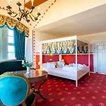 Отель Burg 4*