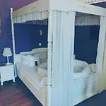 Отель Burg 4*